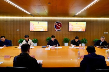 九游官网下载-CBA季后赛会议！半决赛后安排6至7名外籍裁判，促进球员裁判提升